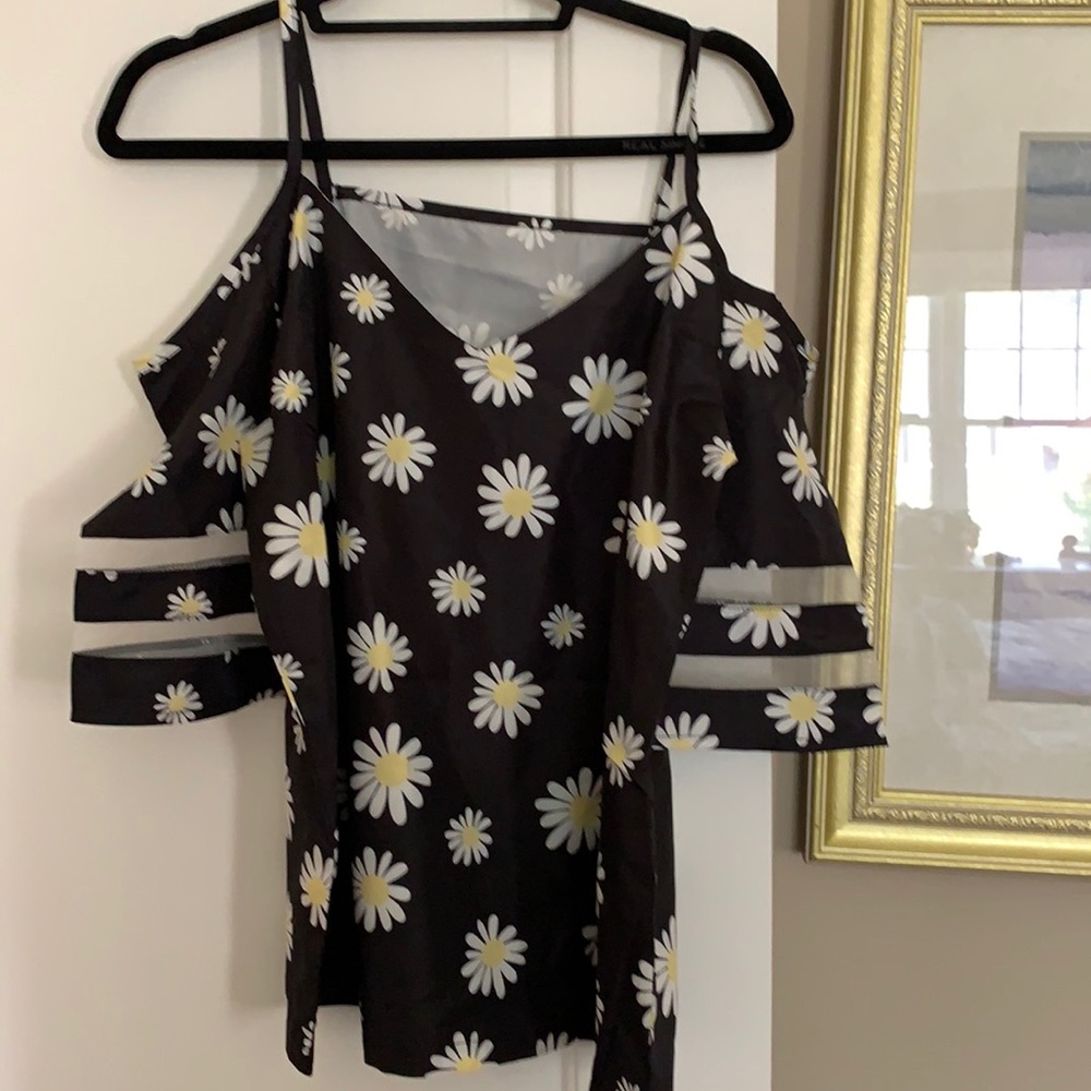 Summer top with Daisies